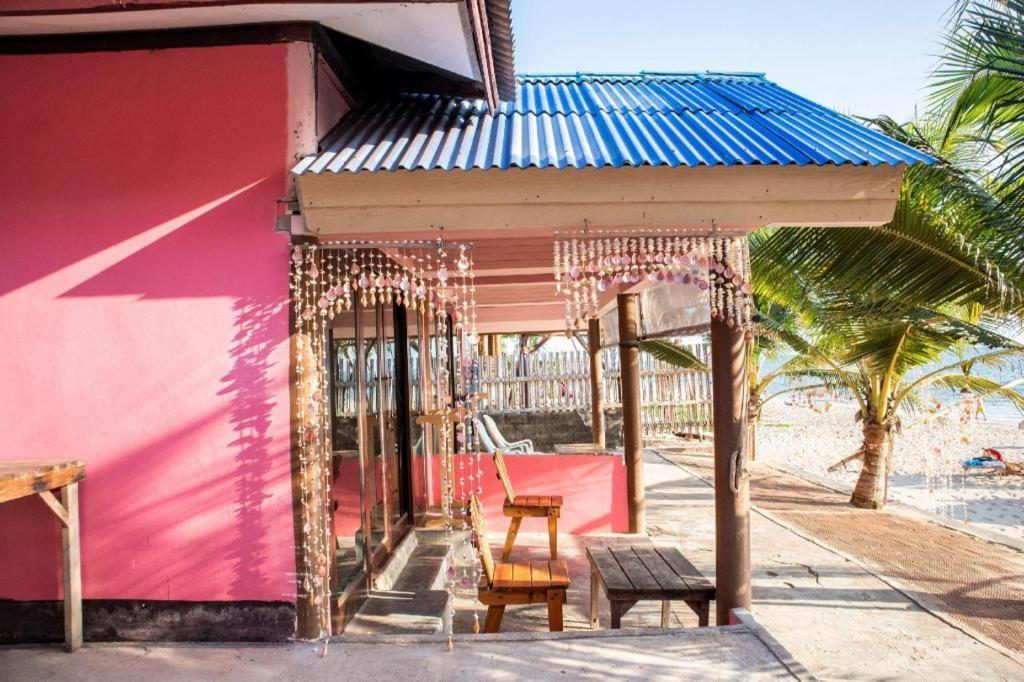Oyo 797 Pink House Bungalow Ко-Ланта Экстерьер фото