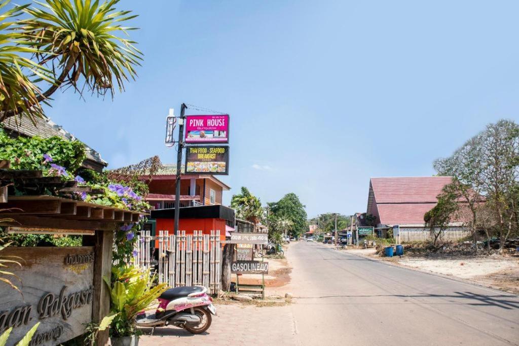 Oyo 797 Pink House Bungalow Ко-Ланта Экстерьер фото