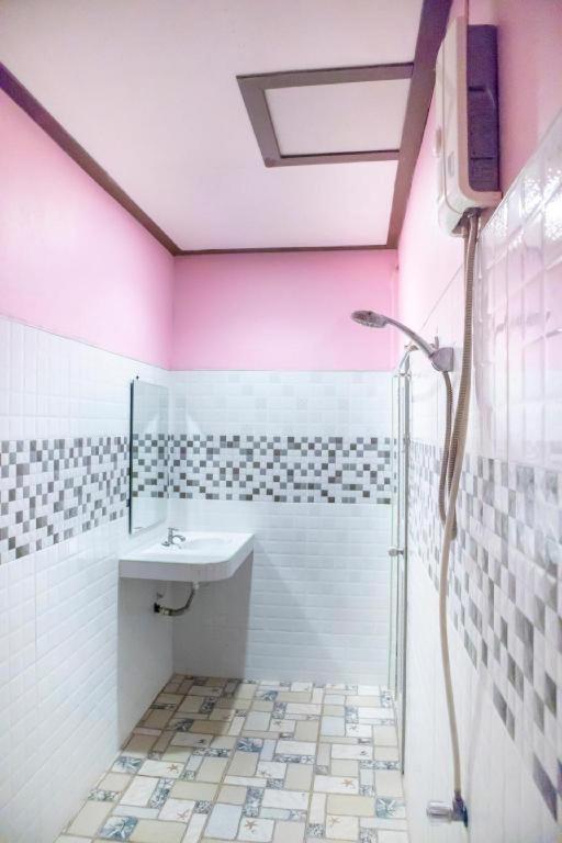 Oyo 797 Pink House Bungalow Ко-Ланта Экстерьер фото